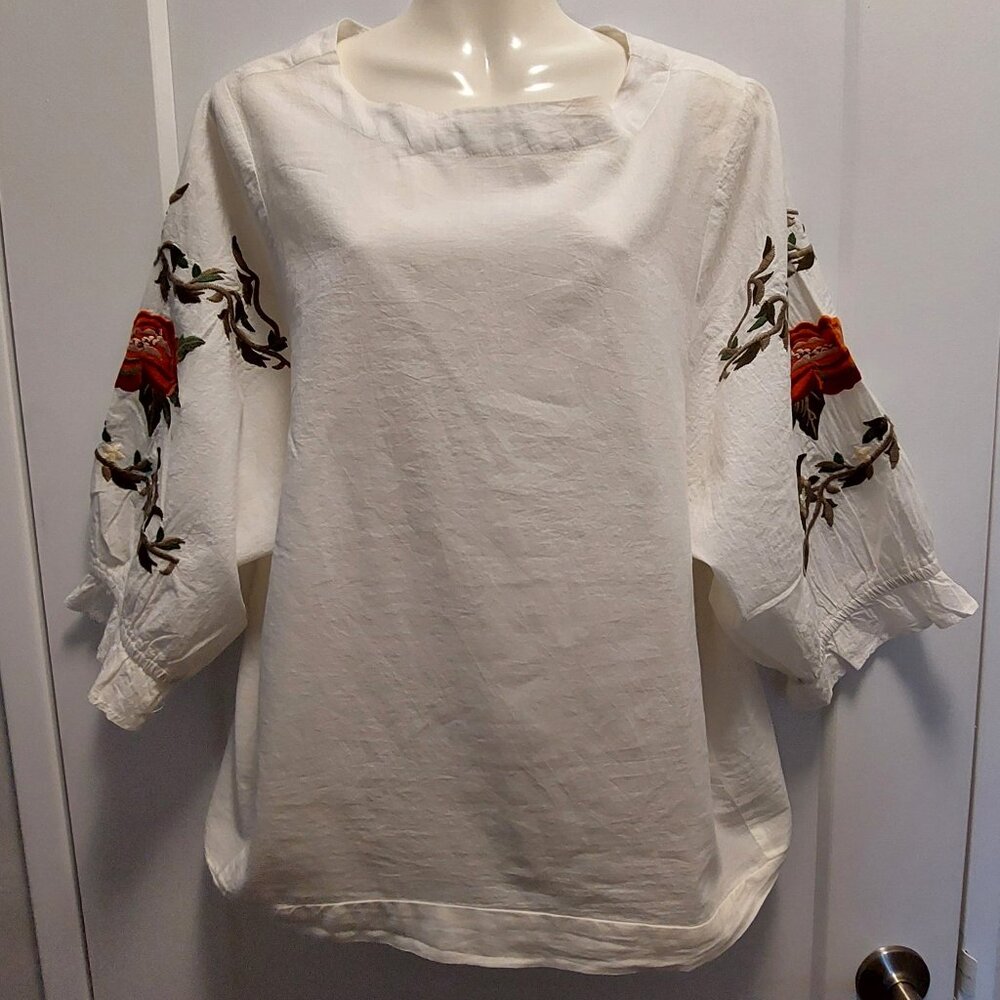 FILLEL Women's White Blouse w/3/4 Embroidered Design Puff Sleeves - Sze Large